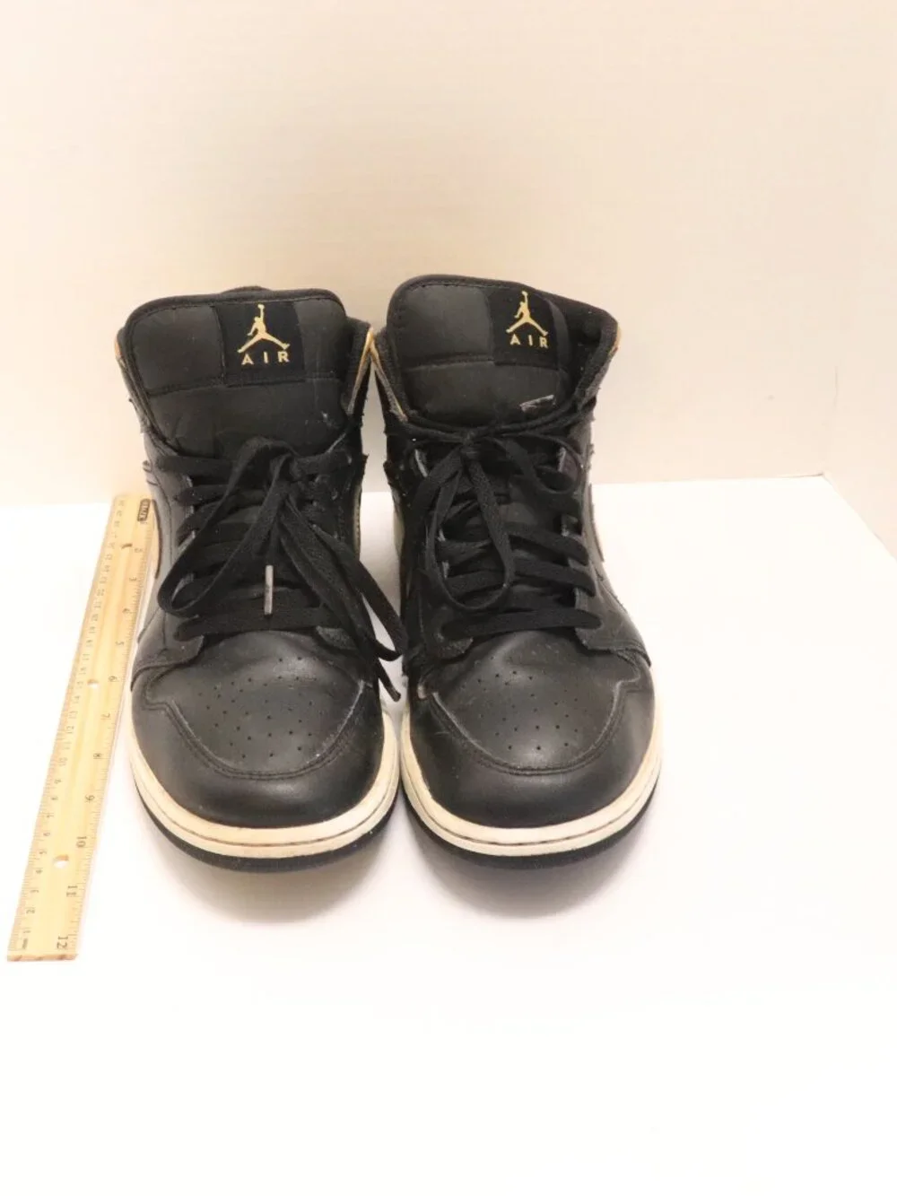 Nike Air Jordan Men's  Top Sneakers Black Gold Size 10 • Brand: Nike